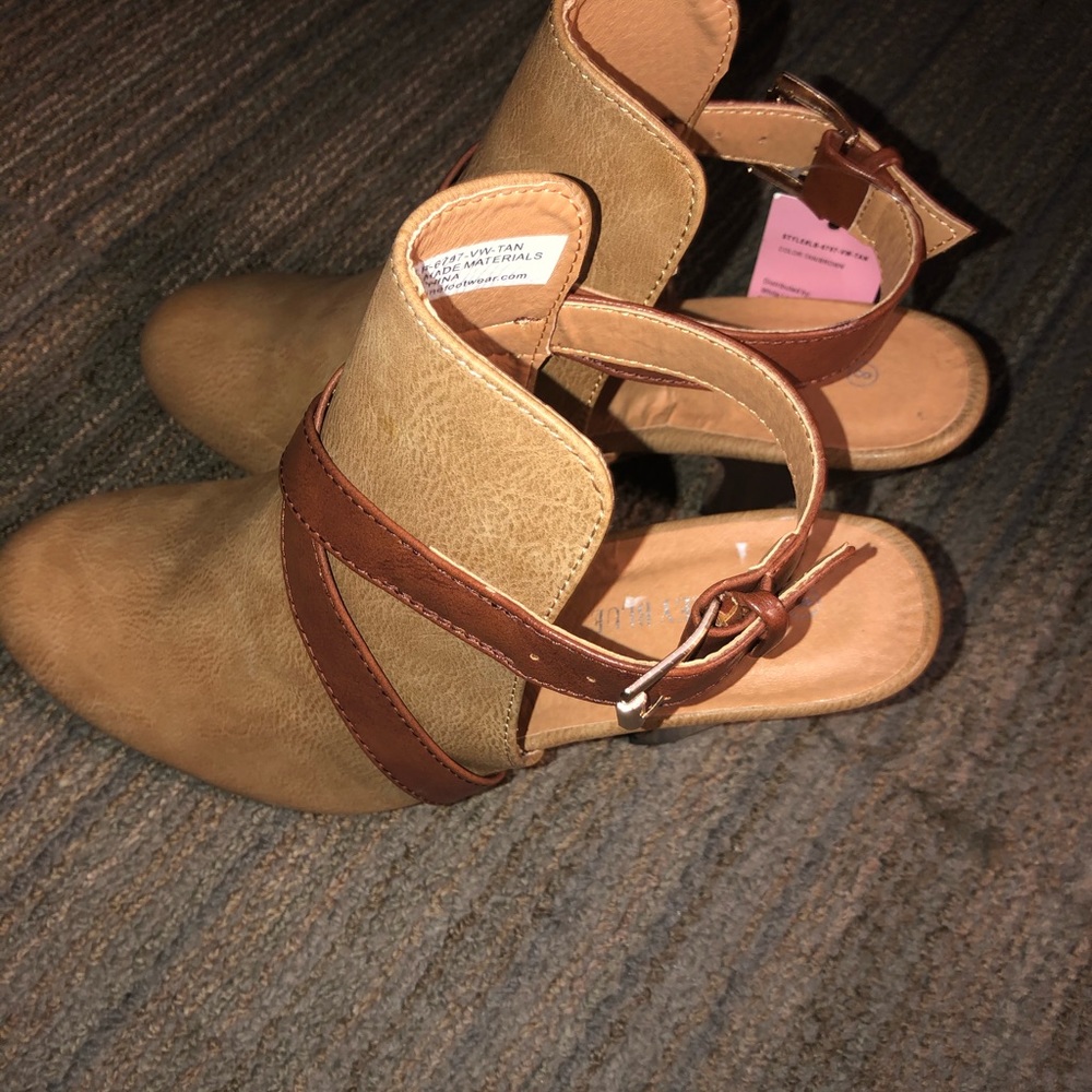 New Women Booties size 8 - Picture 4 of 5